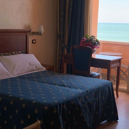 Hotel Alexander Resort リミニ エクステリア 写真