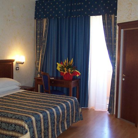 Hotel Alexander Resort リミニ エクステリア 写真