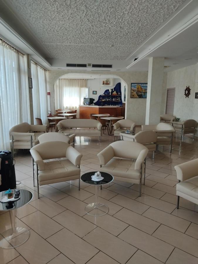Hotel Alexander Resort リミニ エクステリア 写真