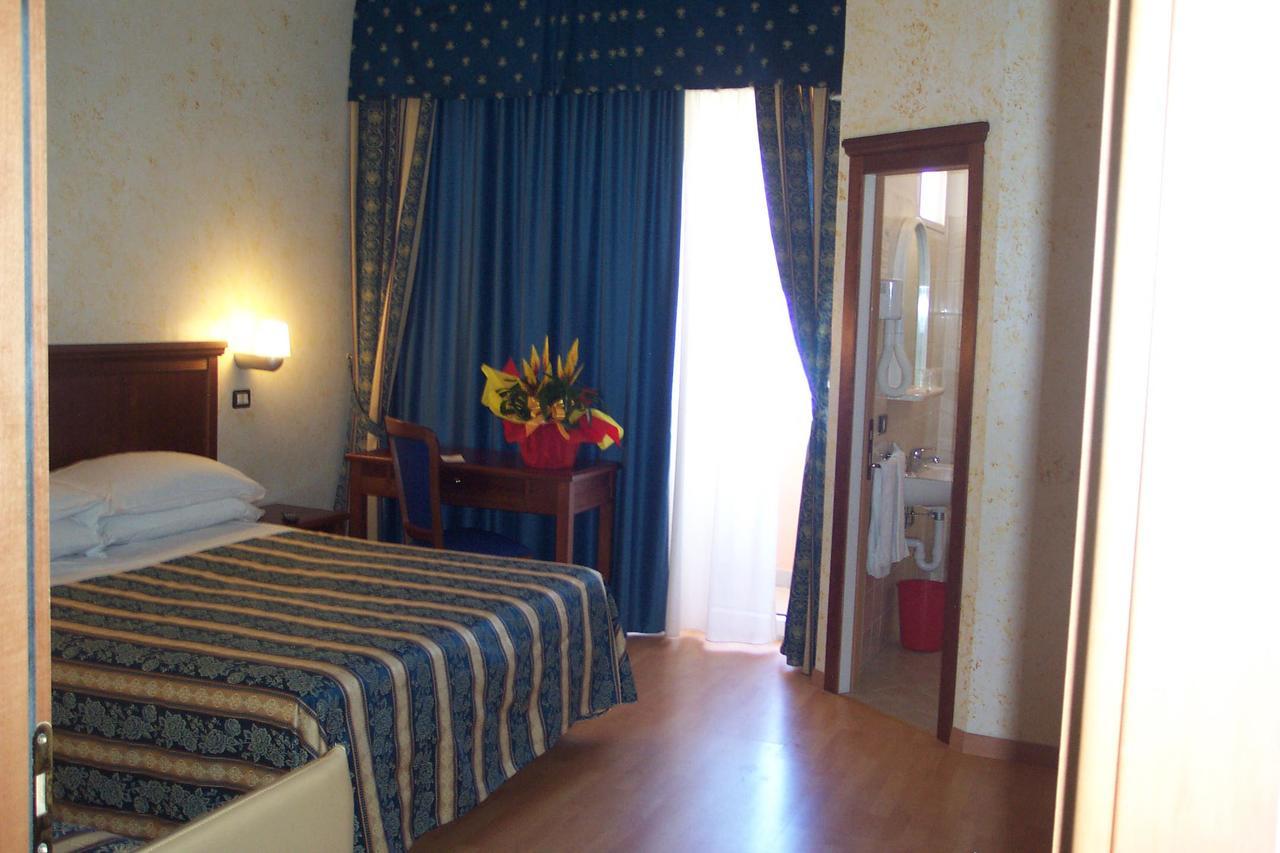 Hotel Alexander Resort リミニ エクステリア 写真