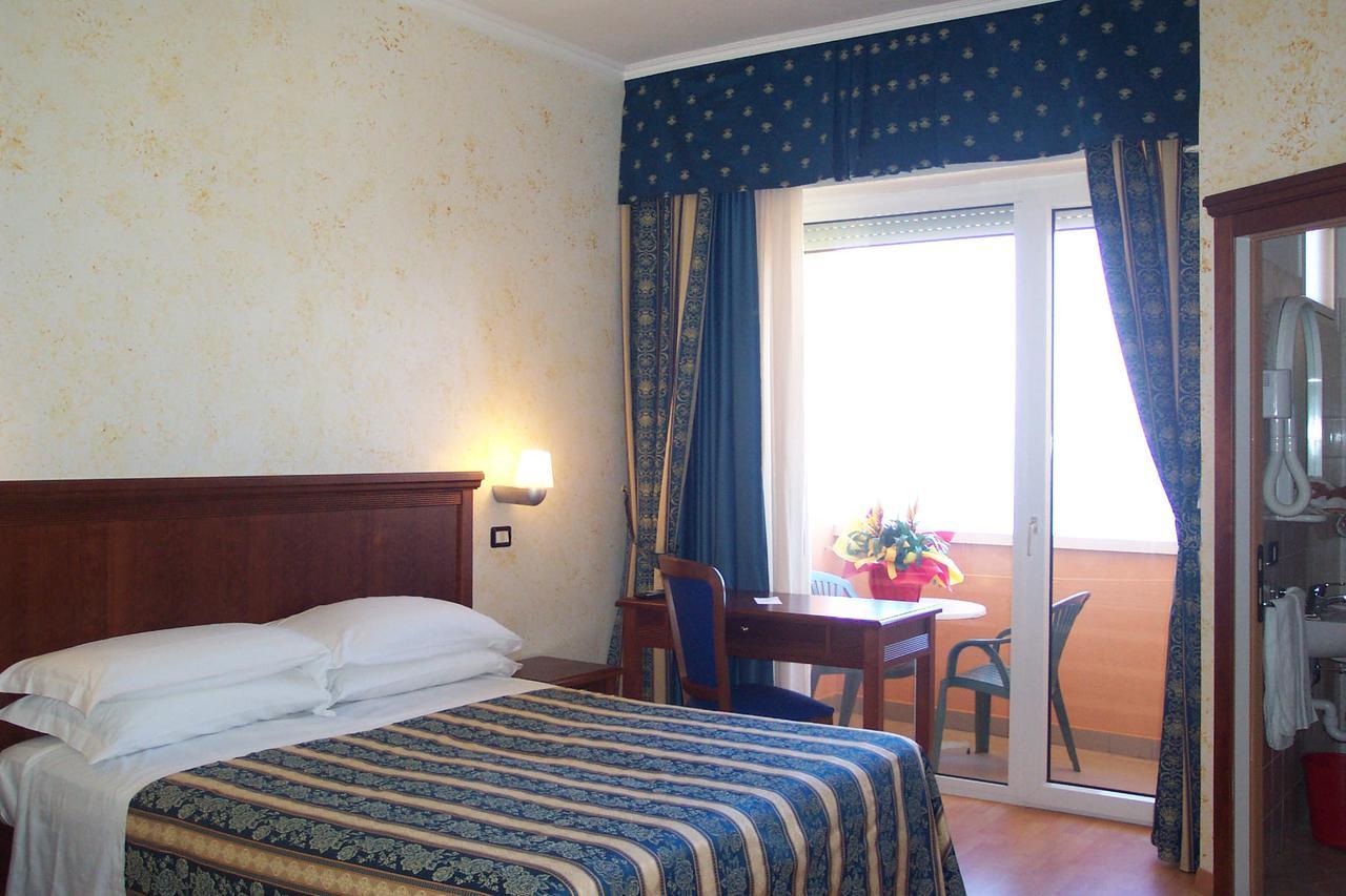 Hotel Alexander Resort リミニ エクステリア 写真