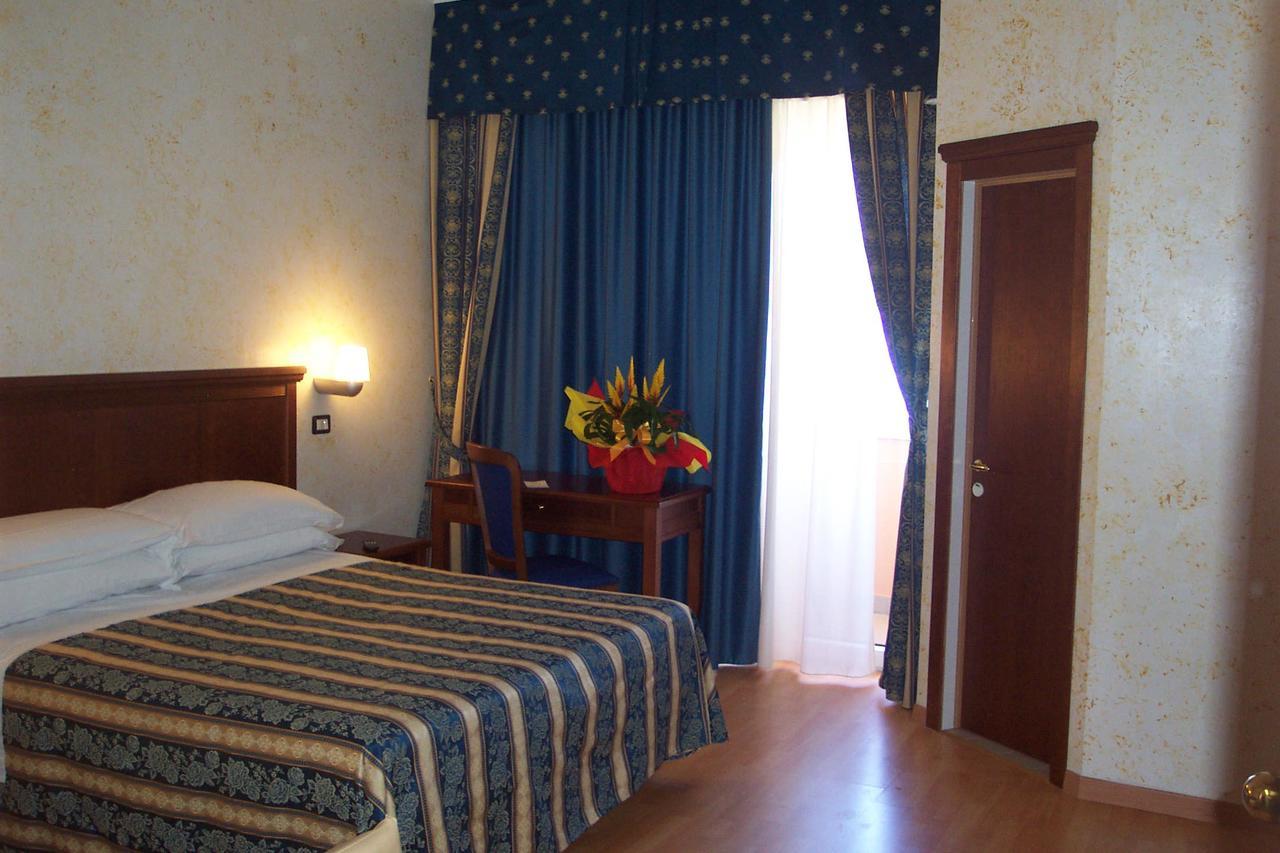 Hotel Alexander Resort リミニ エクステリア 写真