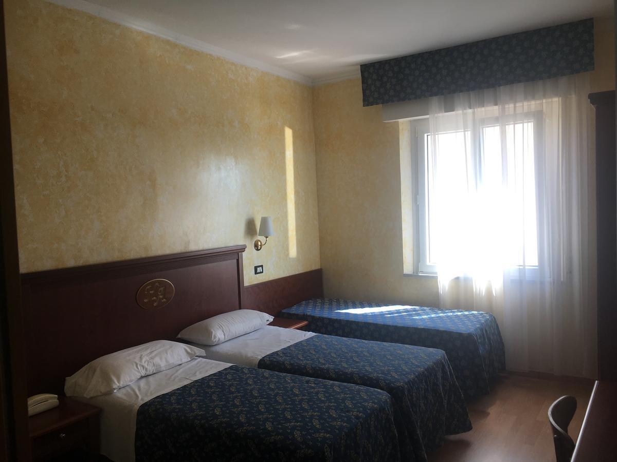 Hotel Alexander Resort リミニ エクステリア 写真