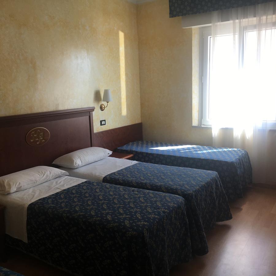 Hotel Alexander Resort リミニ エクステリア 写真